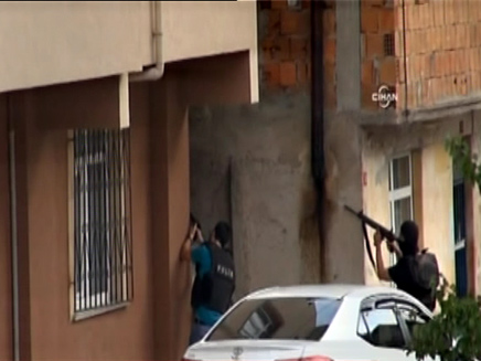 כוחות הביטחון עצרו חשודה בירי (צילום: CNN)