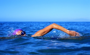 שחייה בים (צילום: אימג'בנק / Thinkstock)