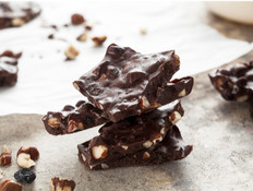 חטיף שוקולד אגוזים (צילום: אפיק גבאי, אוכל עם ברק) חטיף שוקולד אגוזים (צילום: אפיק גבאי, אוכל עם ברק)