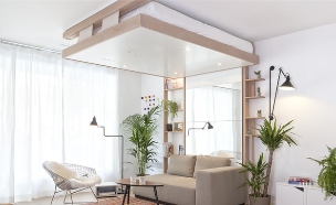 מהתקרה 01, המיטה צמודה לתקרה כאשר אינה בשימוש (צילום: bedup.fr)