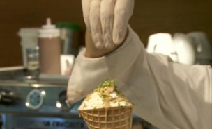 מה הטעם של גלידת חומוס? (צילום: מתוך חי בלילה, שידורי קשת)