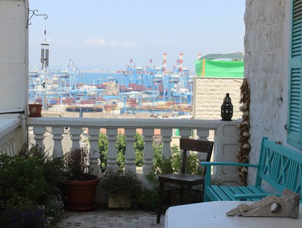 דירה במפרץ חיפה, מרפסת  (צילום: ג'ני מוגילבסקיה)