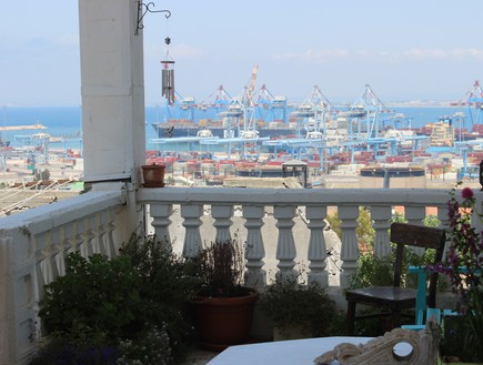 דירה במפרץ חיפה, מרפסת  (צילום: ג'ני מוגילבסקיה)