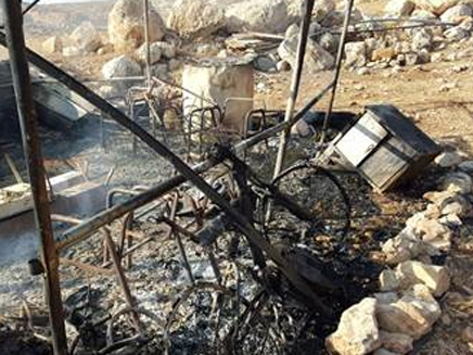 המאהל שנשרף כליל (צילום: זאכריה סדה, רבנים למען זכויות האדם)