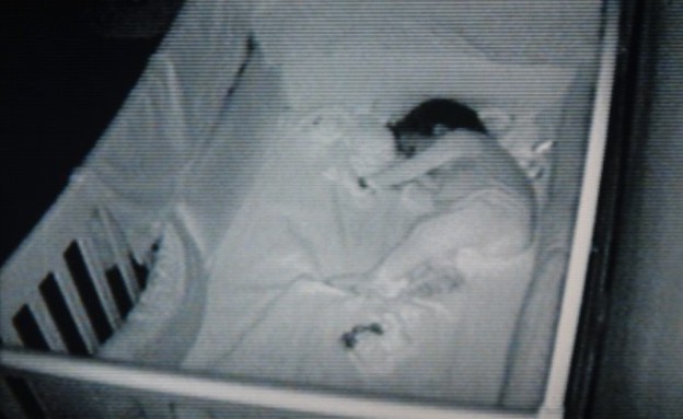 תינוק דרך מוניטור  (צילום: fox19)
