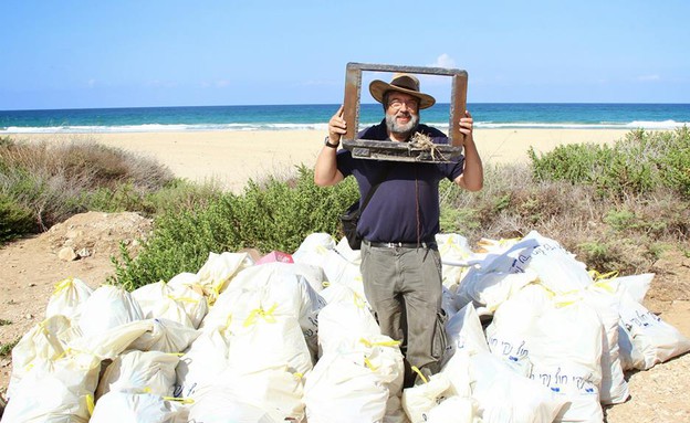 עובדי אגף ים וחופים בטירת הכרמל 