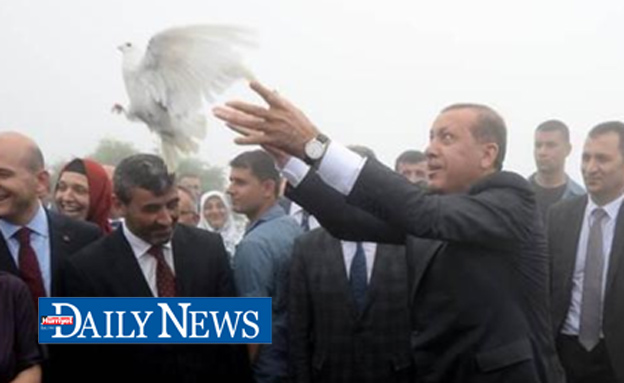 נשיא טורקיה משחרר לחופשי (צילום: דיילי ניוז)