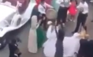 צפו: החתן שהתקוטט עם מכונית (צילום: יוטיוב)