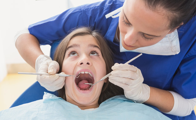 נערה בטיפול אצל רופאת שיניים (אילוסטרציה: Wavebreakmedia, Thinkstock)
