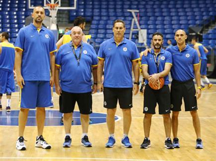 הצוות המקצועי החדש של הצהובים (אלן שיבר) (צילום: ספורט 5)