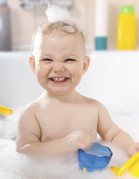 תינוק באמבטיה (צילום: ThinkStock)