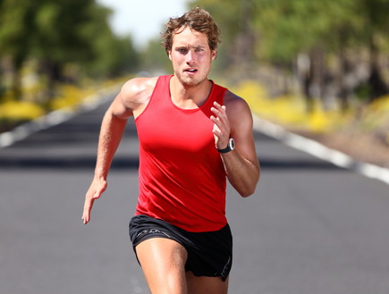 גבר רץ (צילום: Shutterstock, מעריב לנוער)