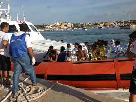 שטף המהגרים נמשך, ארכיון (צילום: Reuters)