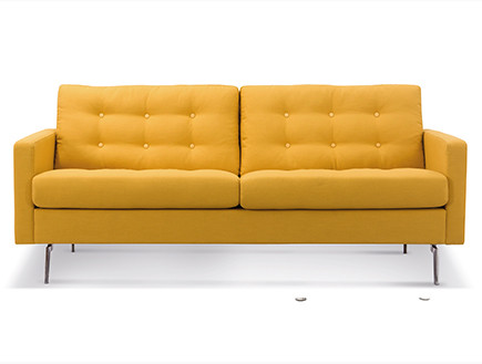 ספה תלת מושבית דגם move 1,890 שקל ברשת URBAN. (צילום: ישראל כהן)