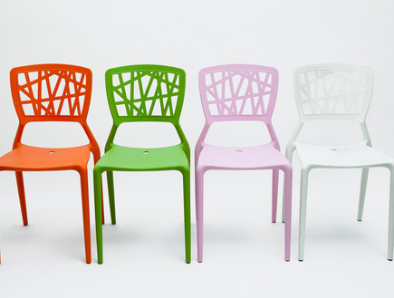 כיסאות של רהיטי דורון, 220 שקל ליחידה (צילום: אסף לוי)