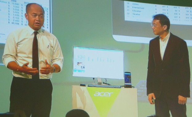 Acer Jade Primo, מחשב בגוף של סמארטפון (צילום: אהוד קינן, ברלין, NEXTER)