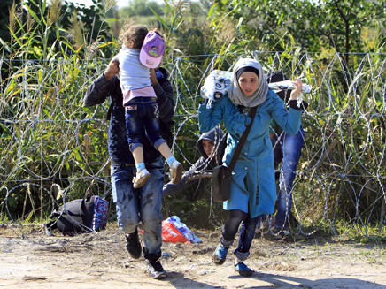 פליטים סורים בהונגריה (צילום: רויטרס)