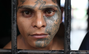 כלא אל סלבדור (צילום: Adam Hinton/Panos)