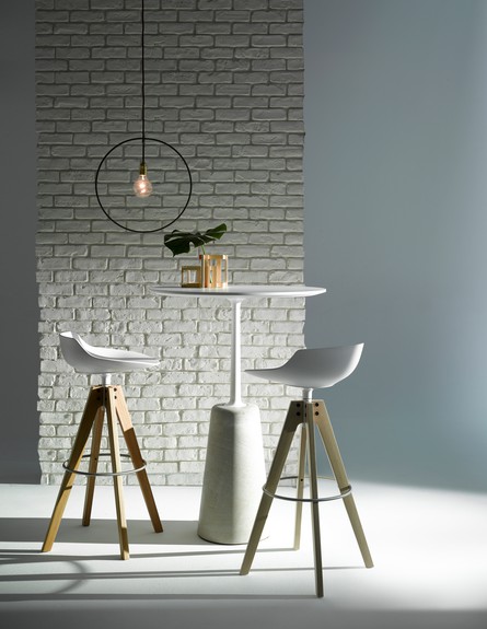 שולחן בטון דגם רוק בעיצוב ז'אן מרי מאסו, להשיג בהביטאט (צילום: studio controluce)