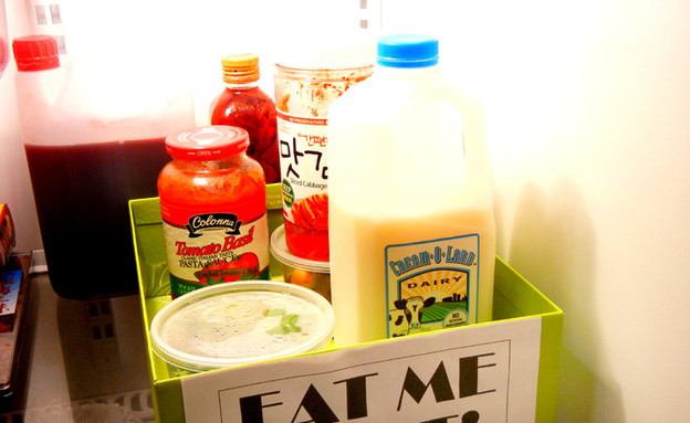 סדר במקרר, קופסה בחזית המקרר לאוכל שעומד לפוג תוקפו (צילום: eatfeelfresh.com)