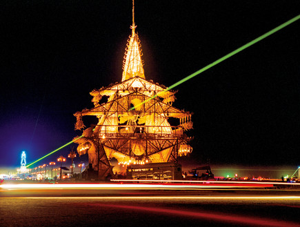 ברנינג מן מקדש האושר 2002 בעיצוב דיויד בסט   (צילום: NK Guy)