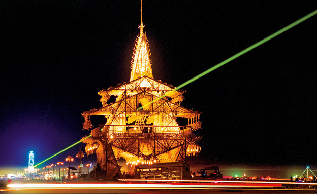 ברנינג מן מקדש האושר 2002 בעיצוב דיויד בסט   (צילום: NK Guy)