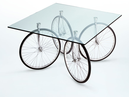 אופניים, שולחן (צילום: by Gae Aulenti for Fontana Arte)