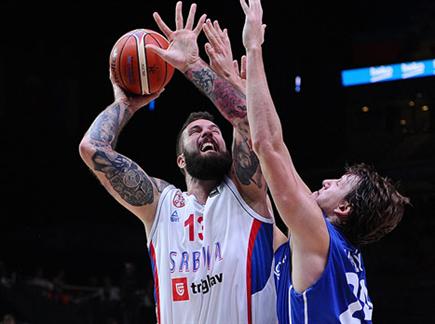 ראדולוביץ', מפלץ בצבע (FIBA) (צילום: ספורט 5)
