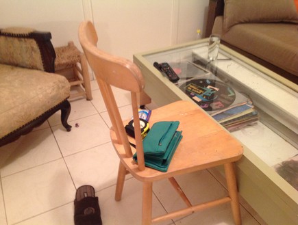 בית לבד 09, כיסא איקאה ישן לפני הצביעה (צילום: צילום ביתי)