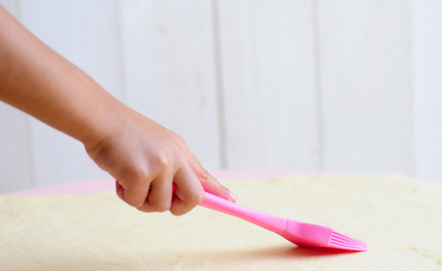 מרדדים ומברישים בחמאה