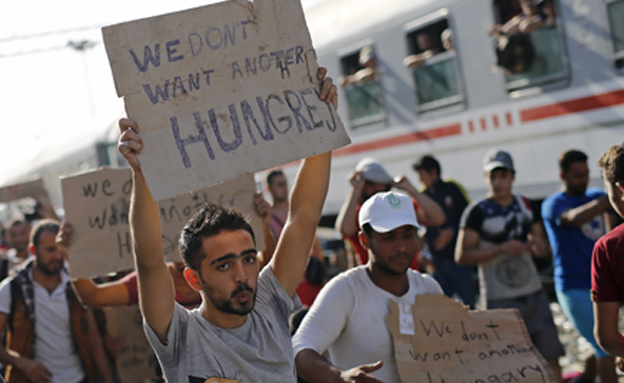 פליטים בקרואטיה: "מענישים אותנו" (צילום: רויטרס)