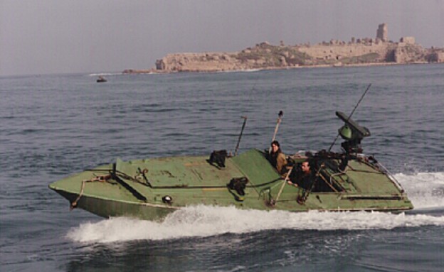 הלוחמים על סנונית (צילום: עמותת חיל הים)