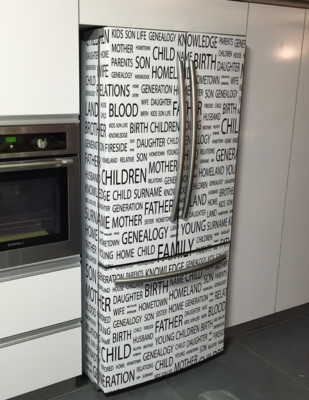 חיפוי מגנט טיפוגרפי לדלת המקרר באדיבות חברת פאנקי דור המציגים (צילום: יחצ פאנקי דור)