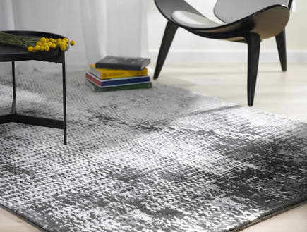 אקוורל של שטיחי כרמל, שטיח בעל מראה מחוק (צילום: ישראל כהן)
