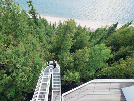חצרות אחוריות, מרפסת על בית באגם מישיגן חצרות אחוריות, מרפסת על בית באגם מישיגן