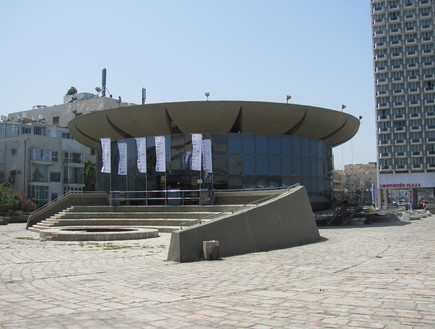 המבנים הכושלים, כיכר אתרים (צילום: Gellerj מתוך ויקיפדיה)