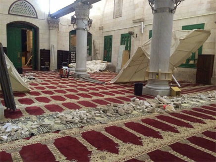 אבנים בתוך מסגד אל-אקצא