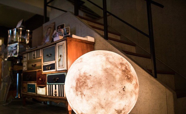 מנורת ירח (צילום: acorn studio)