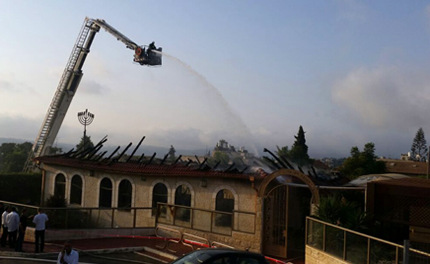 בית הכנסת שנשרף במבשרת (צילום: דוברות כיבוי בית שמש)