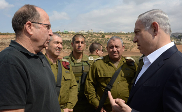 נתניהו, יעלון ואיזנקוט בסיור (צילום: עמוס בן גרשום לע"מ)