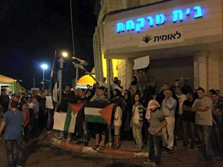דגלי פלסטין ברחובות לוד, הערב