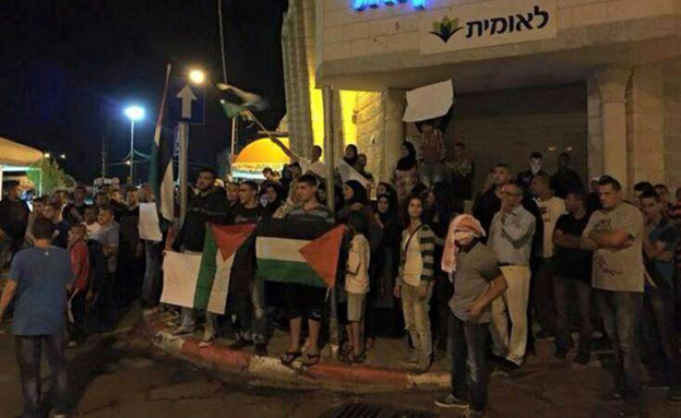 דגלי פלסטין ברחובות לוד, הערב