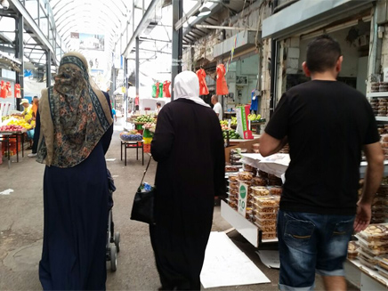 תנועה דלילה של יהודים בשווקים (צילום: עזרי עמרם)