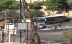 הפיגוע באוטובוס בשכונת ארמון הנציב בירושלים (צילום: חדשות 2)