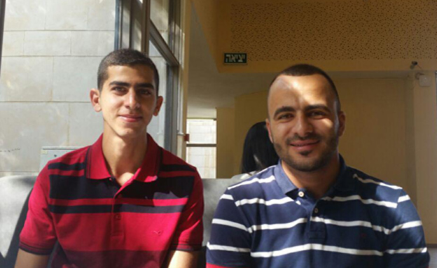 "לבוא בכיף". אחמד (משמאל) ופארס (צילום: חדשות 2)