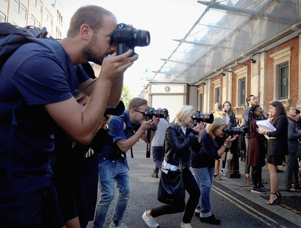 צלמים בשבוע האופנה של לונדון, 2015 (צילום: Gareth Cattermole, GettyImages IL)