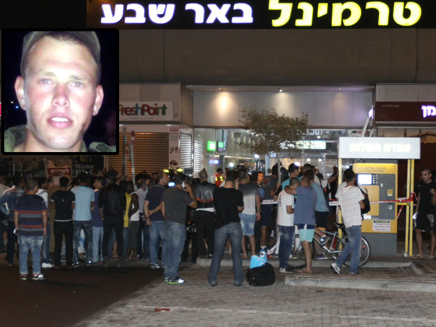 זירת הפיגוע, אמש (צילום: Meir Even Haim/Flash90)