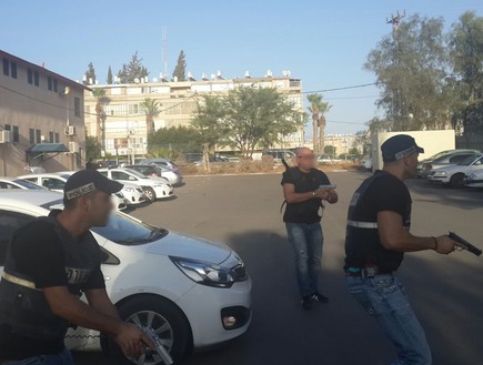 בלשי משטרת באר שבע (צילום: דוברות משטרת ישראל)