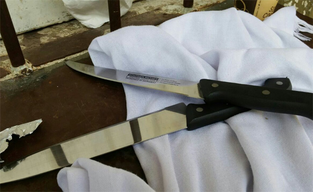 הסכינים שנמצאו (צילום: הצלה יו"ש)