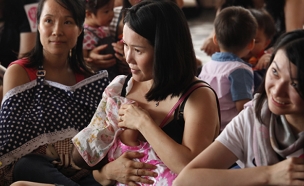 אמהות בסין (צילום: רויטרס)